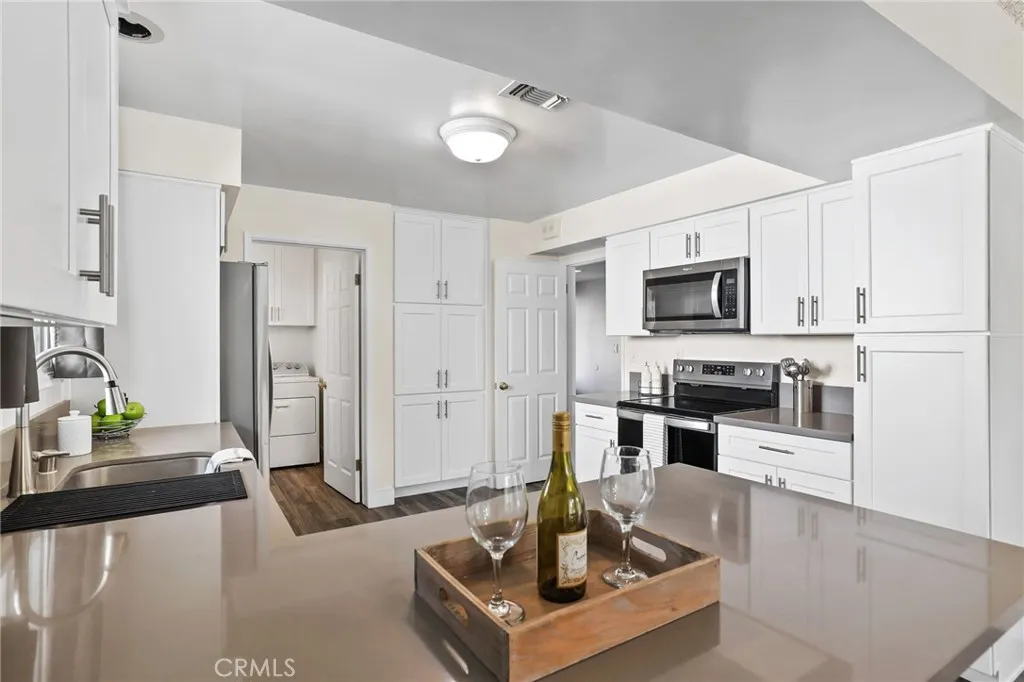 451 Margo, Long Beach, California 90803 home-pic-17